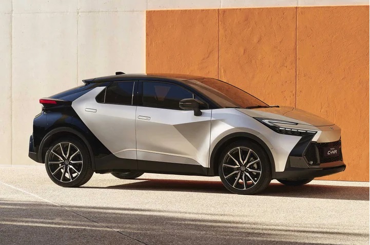TOYOTA C-HR HATCHBACK 2.0 PHEV Design 5dr CVT